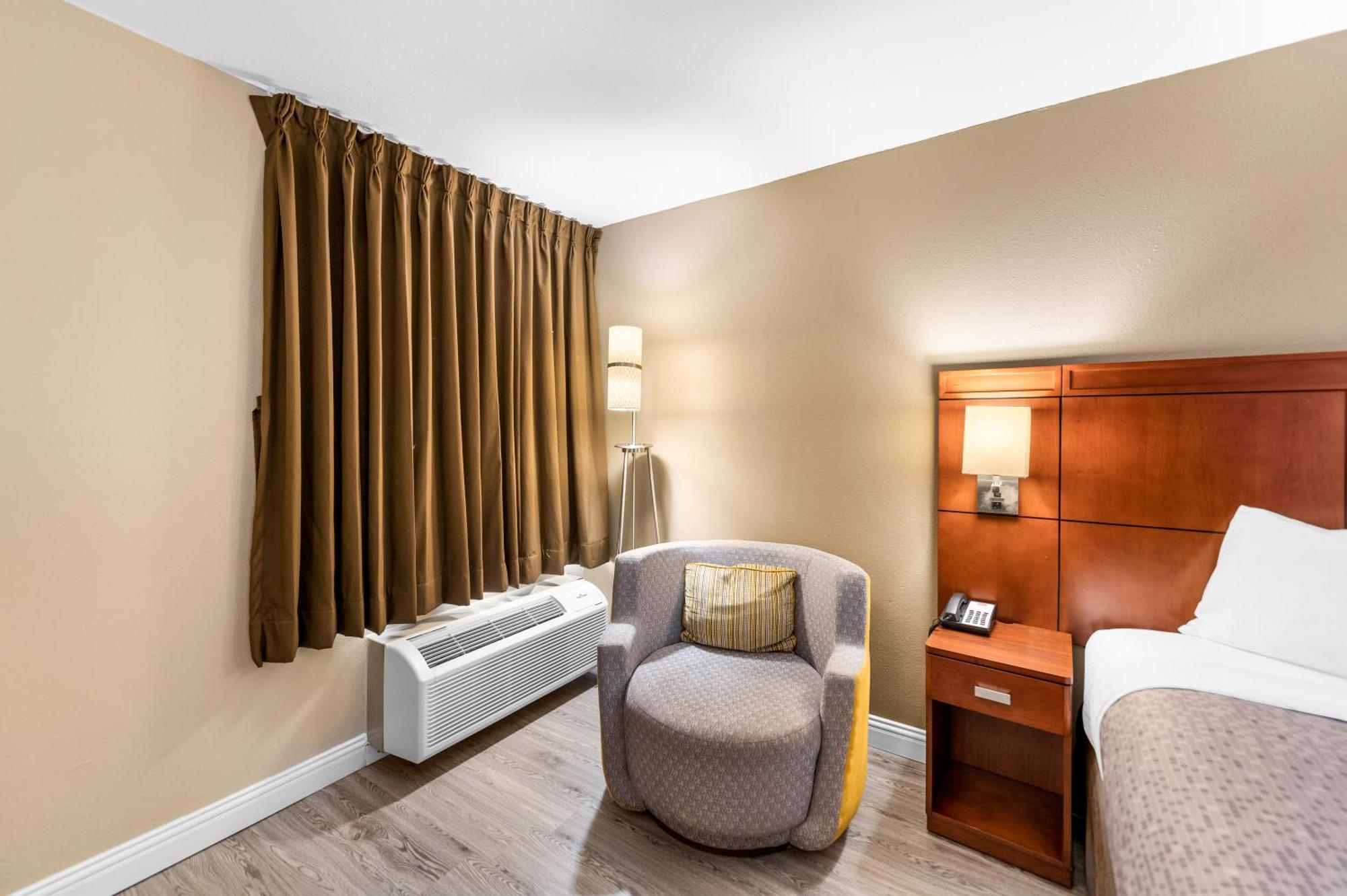 Lodge Econo I-30