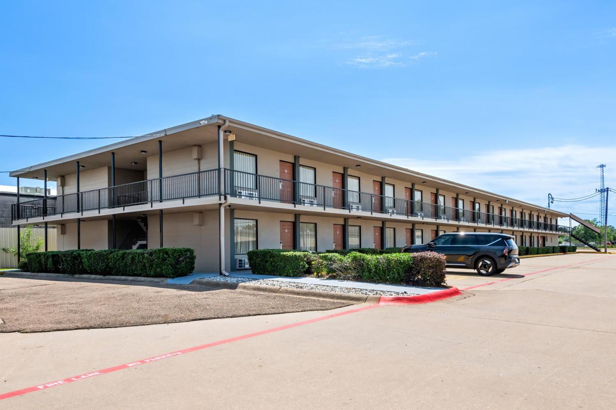 Lodge Econo I-30 *