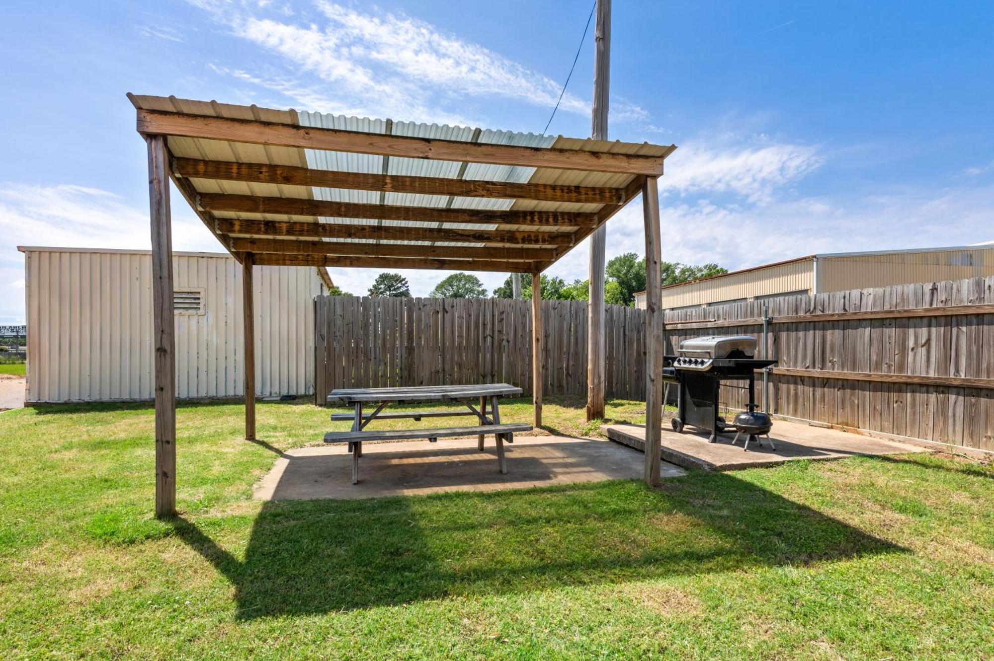 Lodge Econo I-30 *