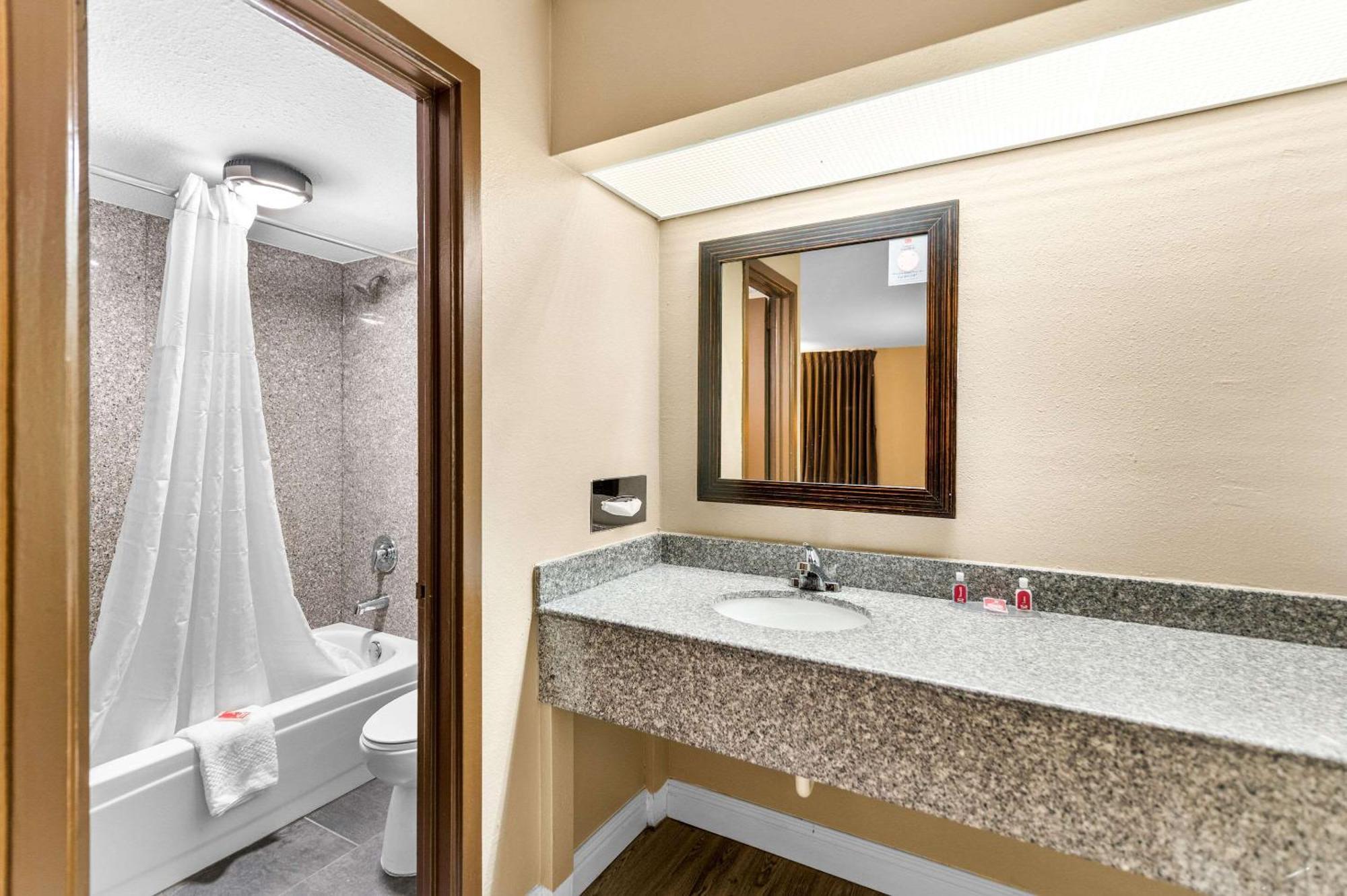 Lodge Econo I-30 Texarkana