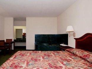 Lodge Econo I-30