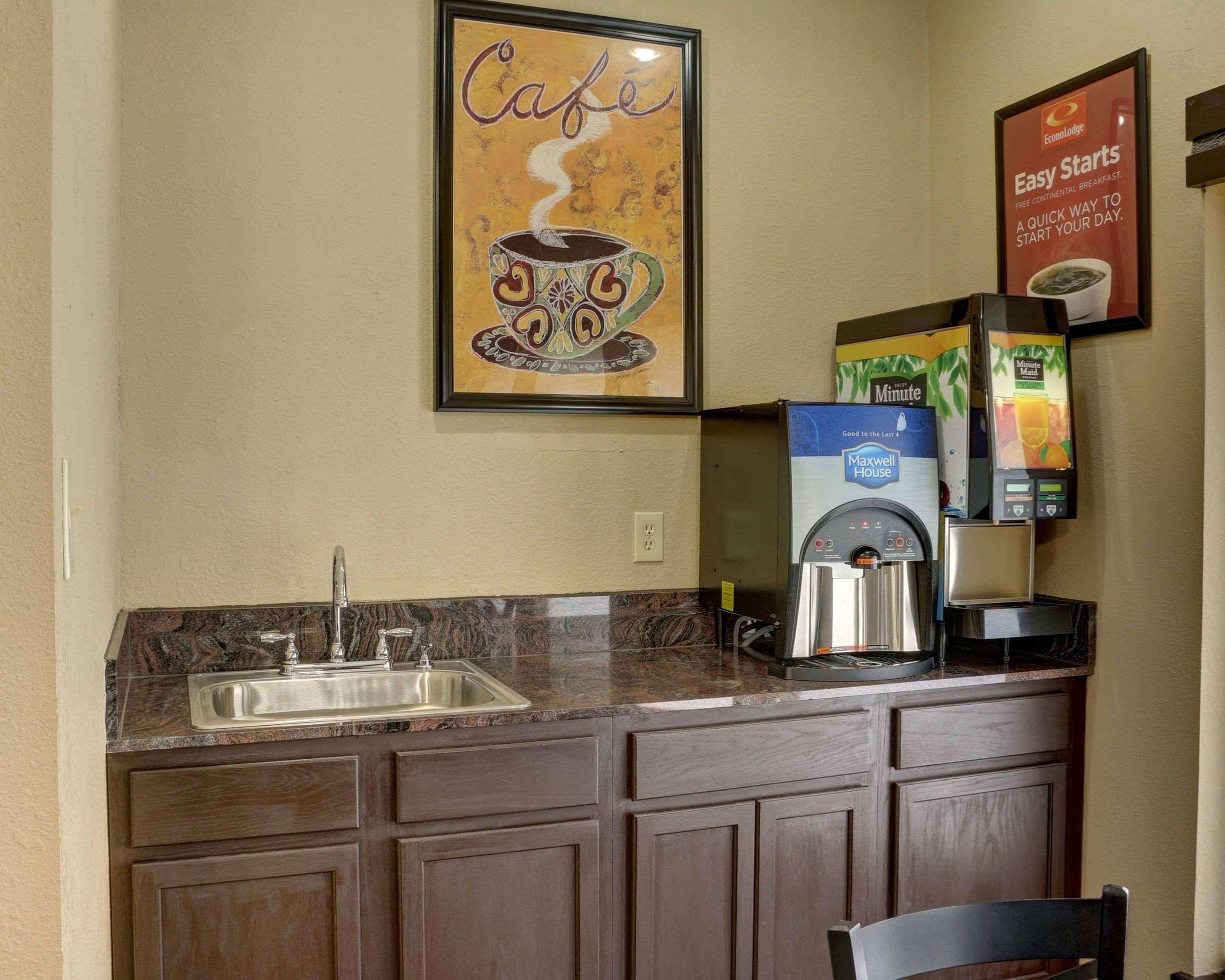 Lodge Econo I-30 *