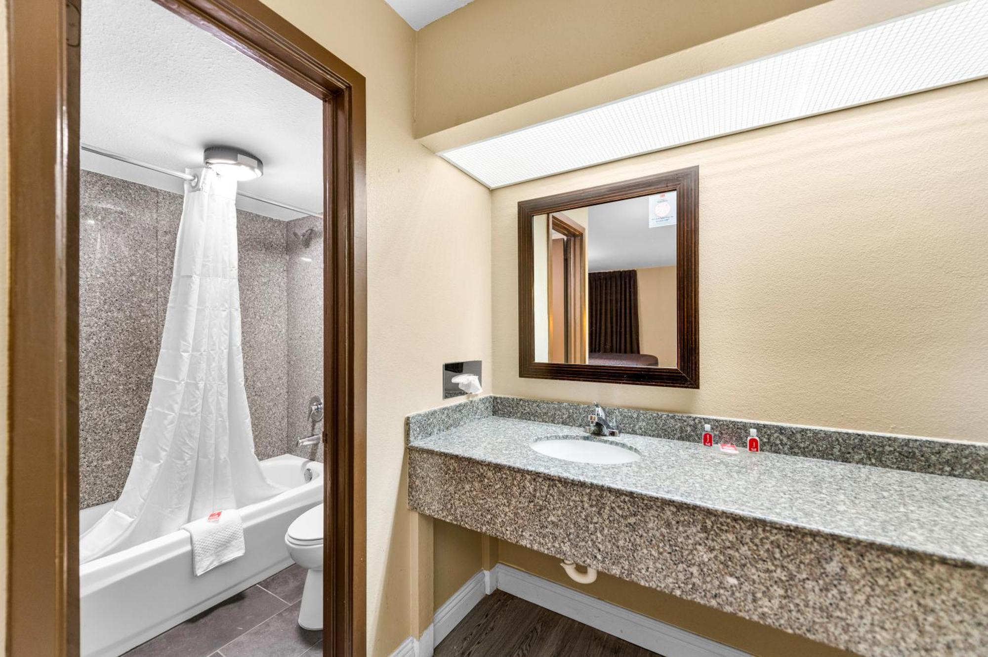 Lodge Econo I-30 Texarkana
