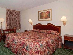 Lodge Econo I-30 *