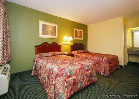 Lodge Econo I-30 Texarkana